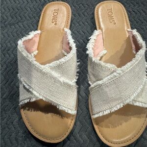 TOMS Women's Beige and Cream Frayed Sandals